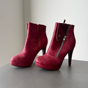 Red Ankle Heeled 2010s Indie Boots Size 7.5